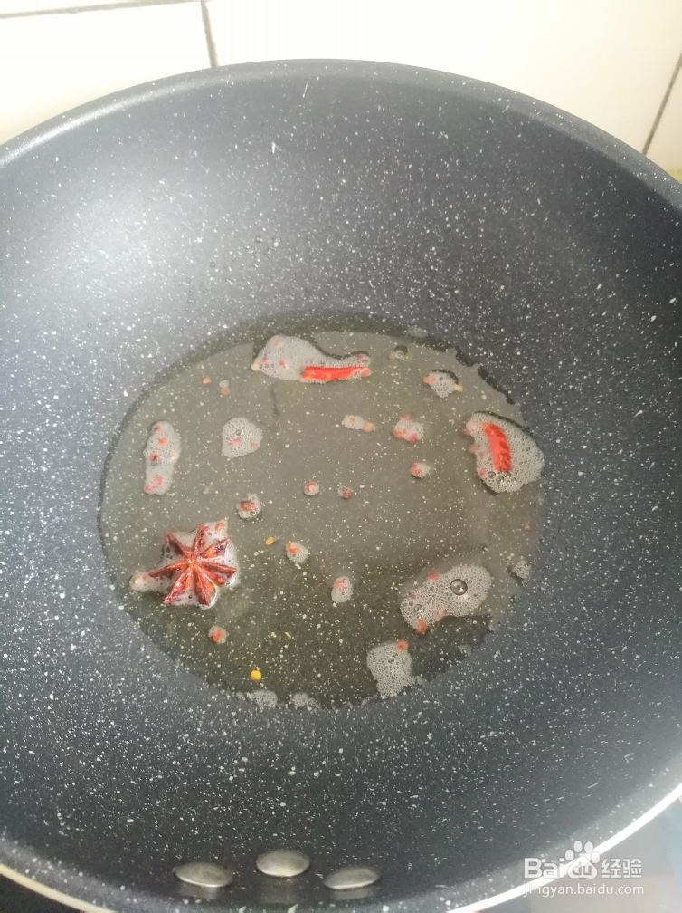 香气浓郁的白灼卷心菜