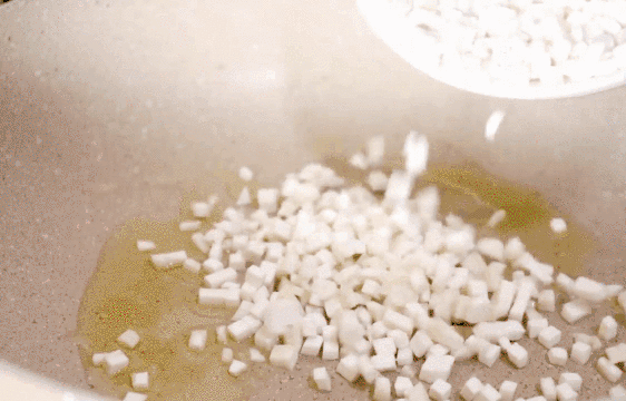 茴香豆腐锅贴怎么做