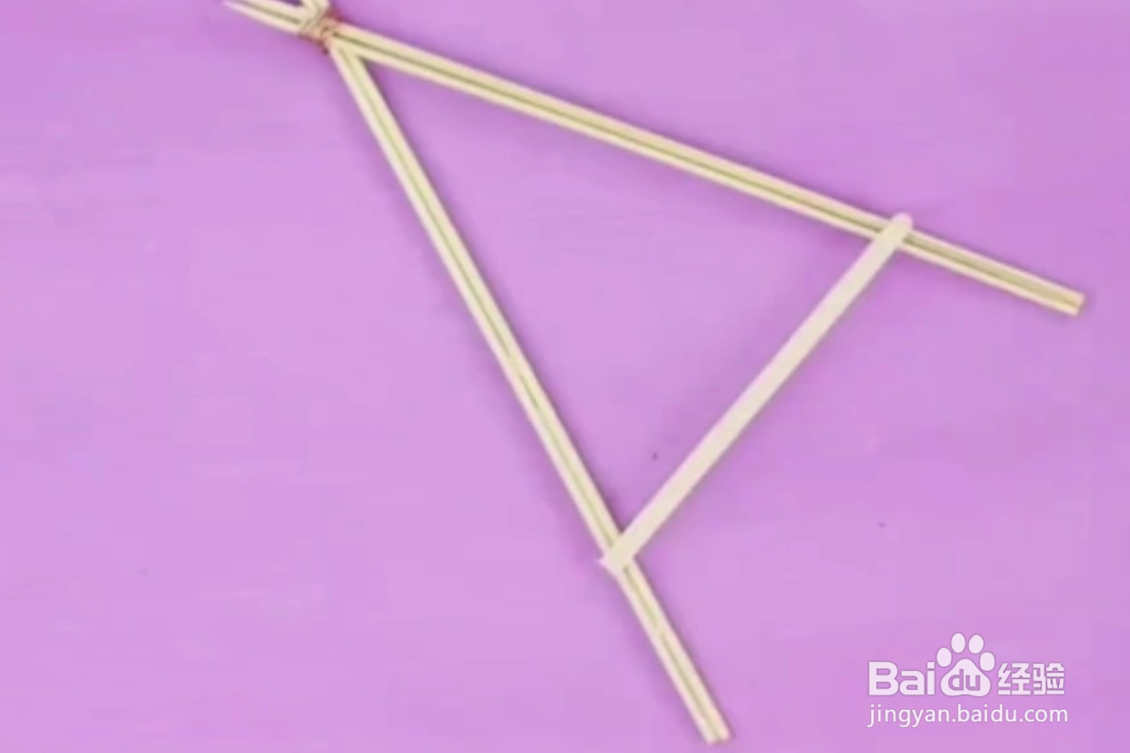 如何用吃剩的雪糕棍给芭比娃娃做个秋千？