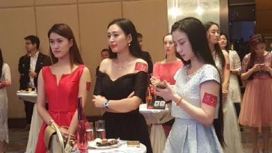 怎么接近你爱慕女生的朋友圈