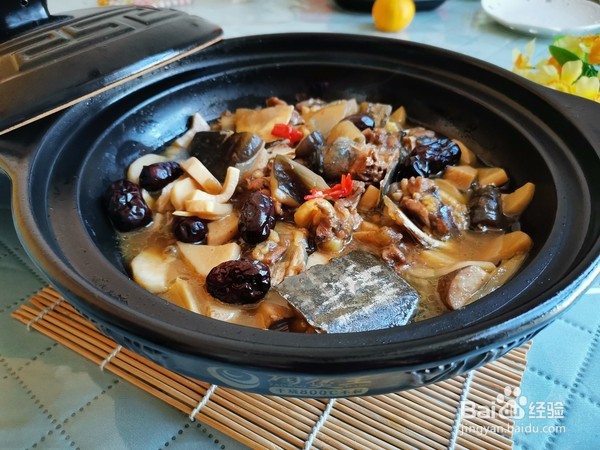鸡腿菇炖甲鱼煲的制作方法