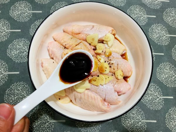 鲜嫩多汁柠香黑胡椒烤鸡翅