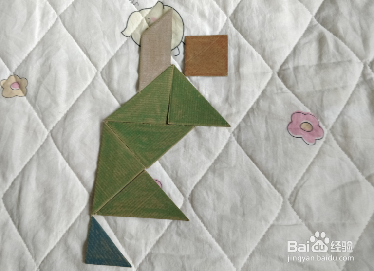 用九巧板怎么拼一个学京剧的小哥哥呢？