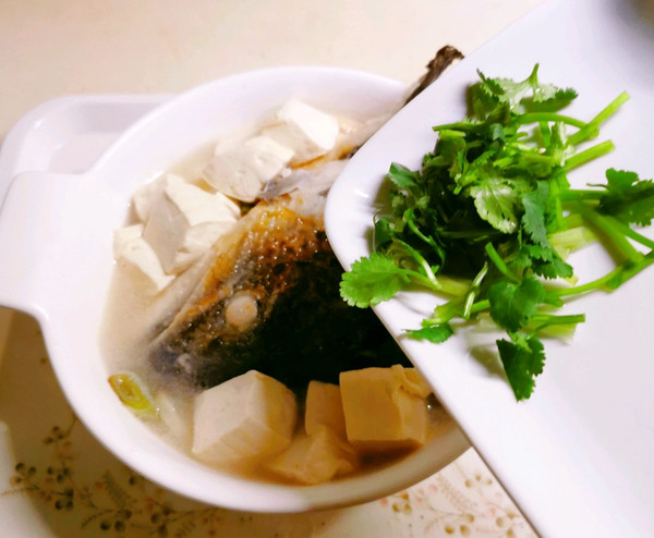 三文鱼头豆腐煲