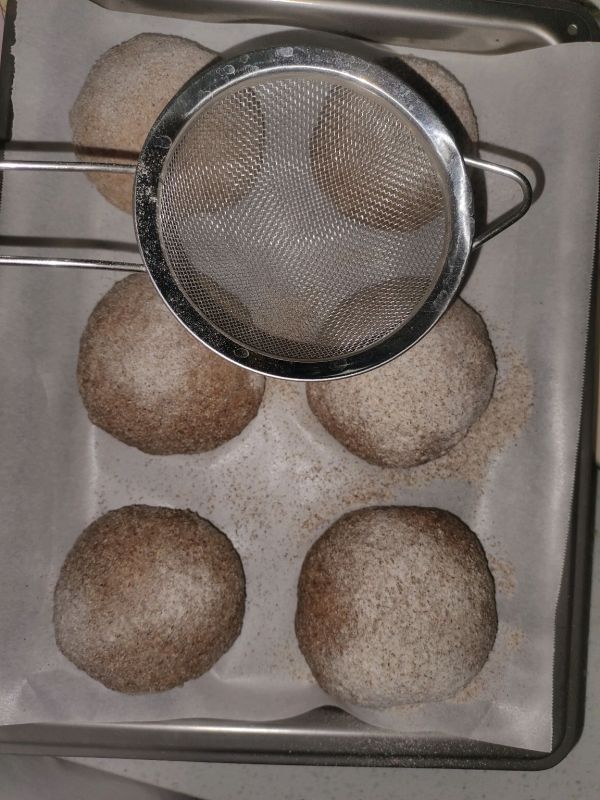 金枪鱼肉松全麦藜麦面包