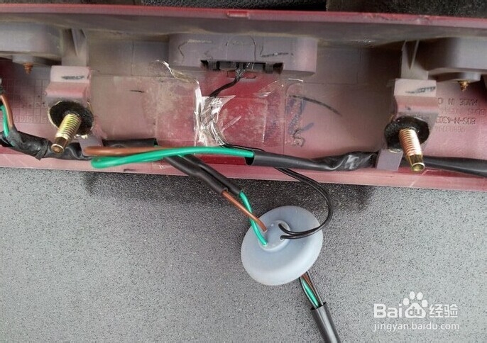 科鲁兹后备箱开关手抠失灵牌照灯不亮后更换