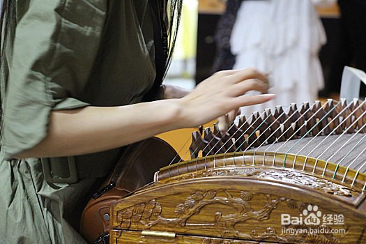 初学古筝的礼仪和坐姿介绍