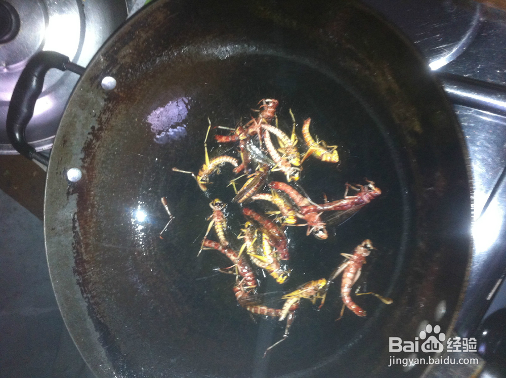 鲜美油炸蚂蚱的做法