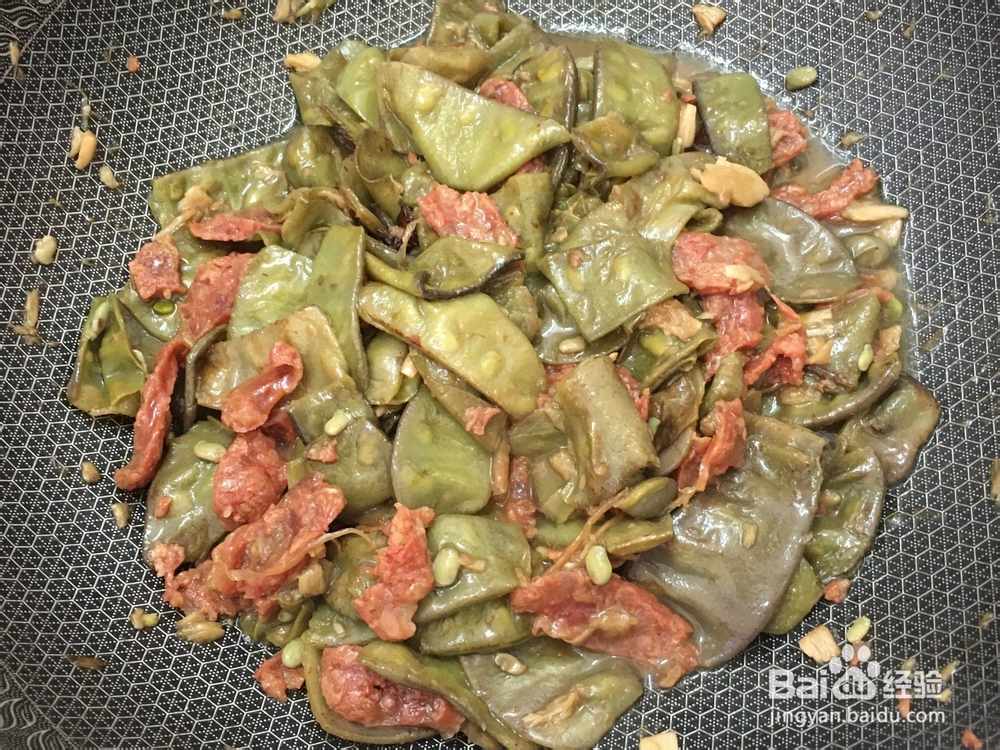 冬天菜谱——腊肠焖扁豆的做法,绵密香甜