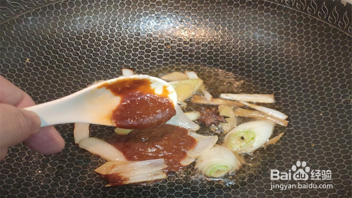 如何制作焖烧鲫鱼？