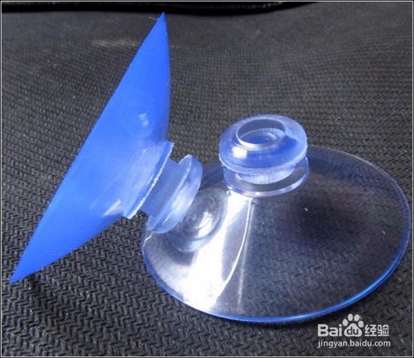 让吸盘挂钩吸的更牢固的诀窍