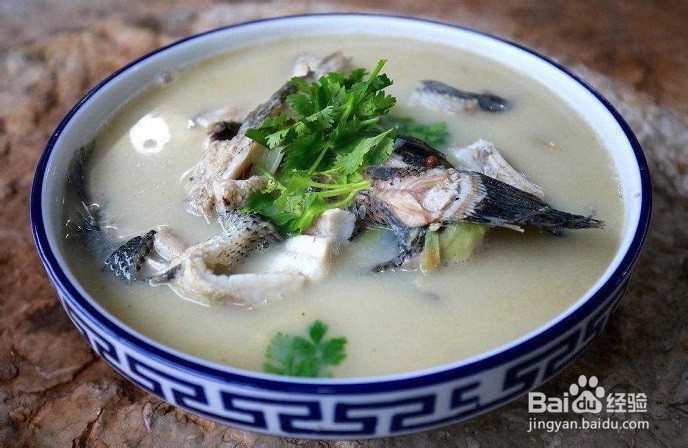 如何用冻鱼煮鱼汤更鲜美？