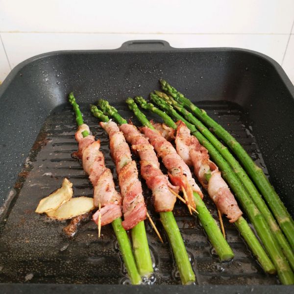 香煎培根芦笋卷