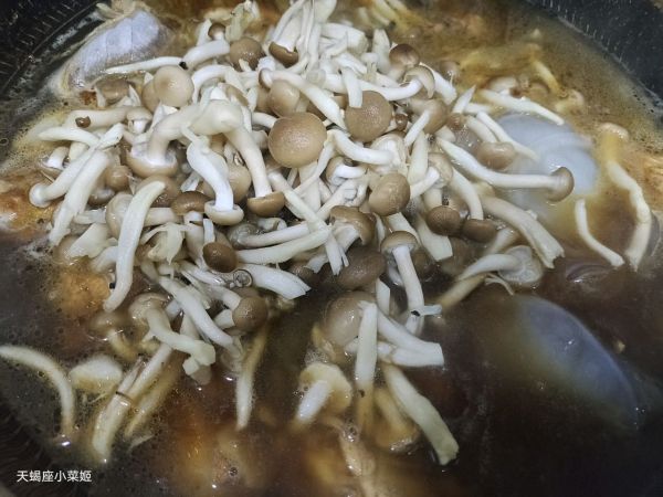 蟹味菇山药粉皮炖鸡腿