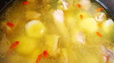 家常电饭煲荸荠炖鸡的做法