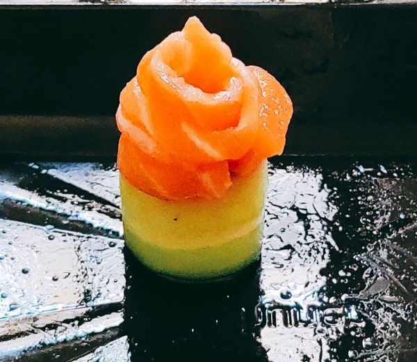 三文鱼花朵寿司黄瓜卷