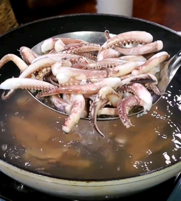 特色干煸鱿鱼须