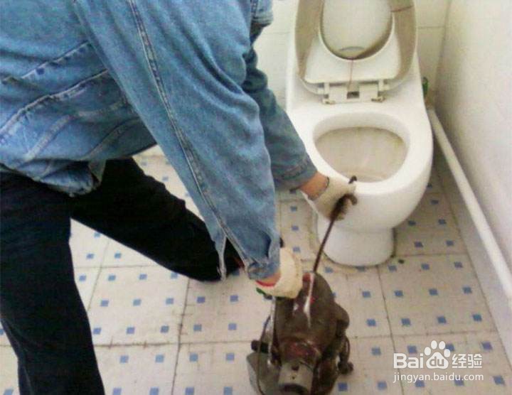 马桶冲水不流畅怎么解决