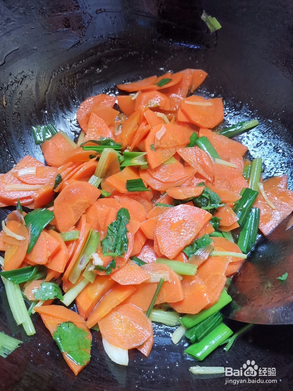 清炒胡萝卜片做法如下