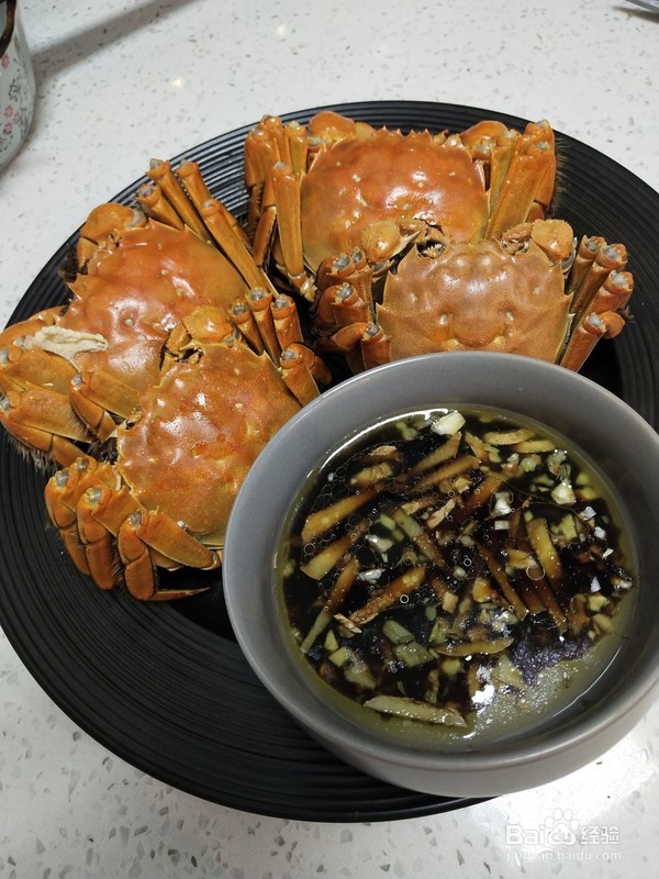 清蒸螃蟹配自制料汁