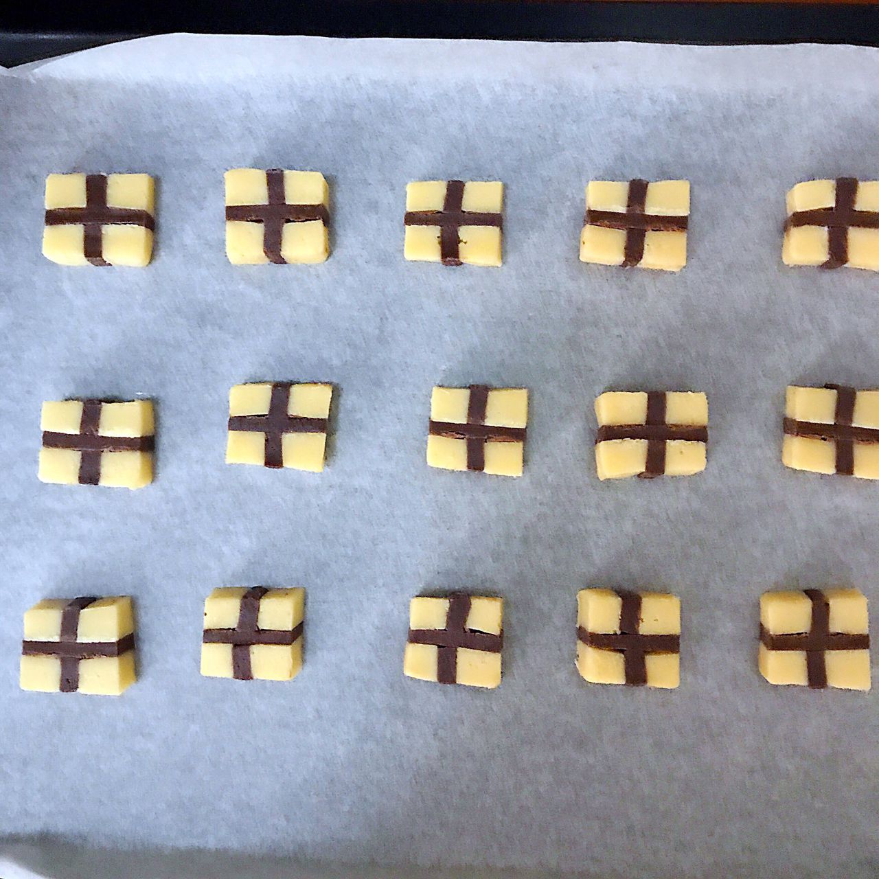 原来制作双色礼物曲奇小饼干这么简单,一看就会