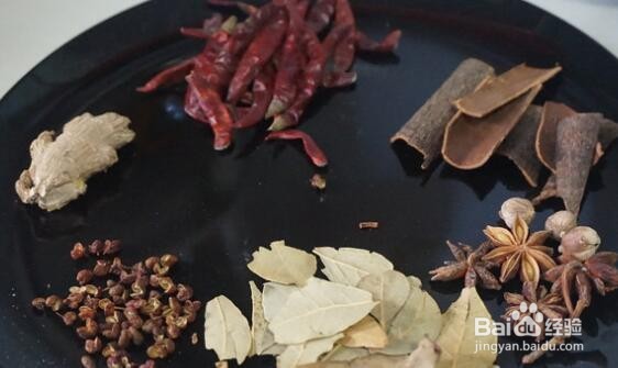 如何自制美味的麻辣鸭脖子