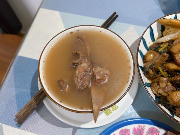 五指毛桃土茯苓猪骨祛湿汤