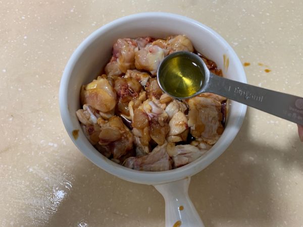 砂锅葱香鸡腿肉