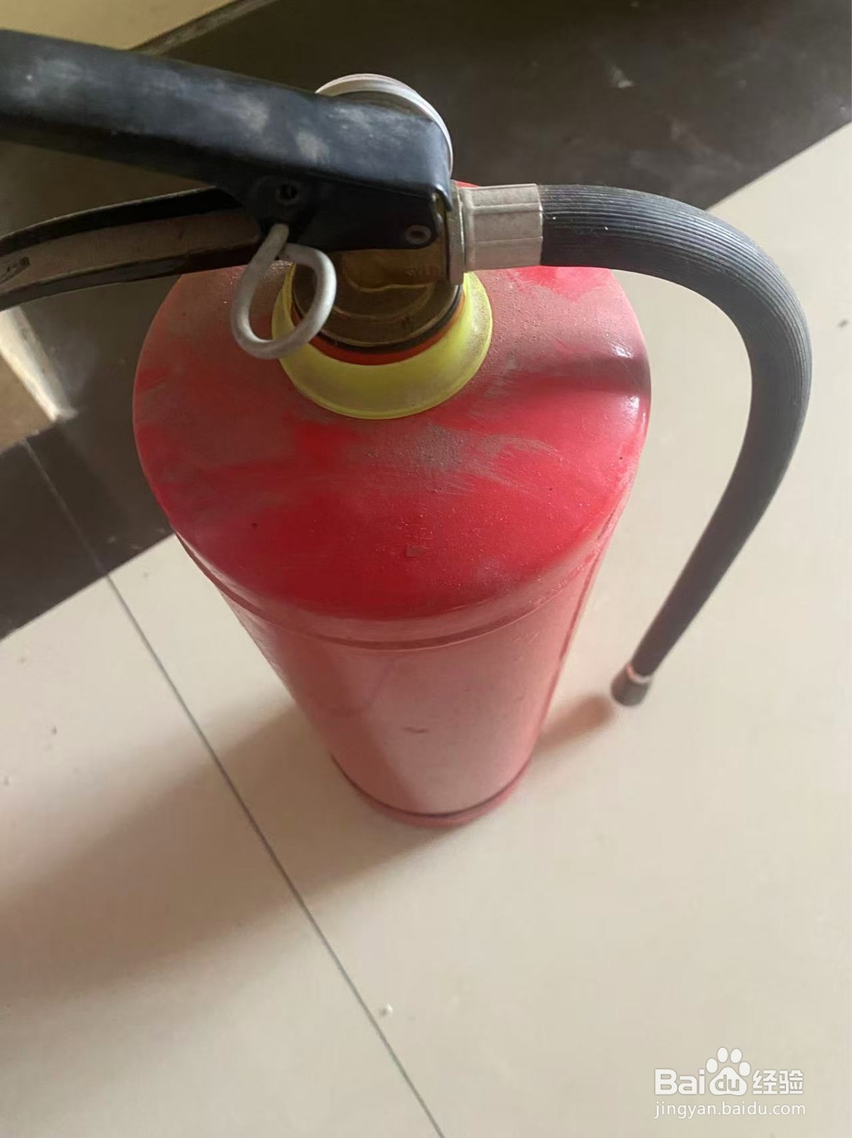 如何使用干粉灭火器