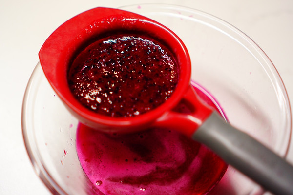 火龙果爱心椰蓉面包