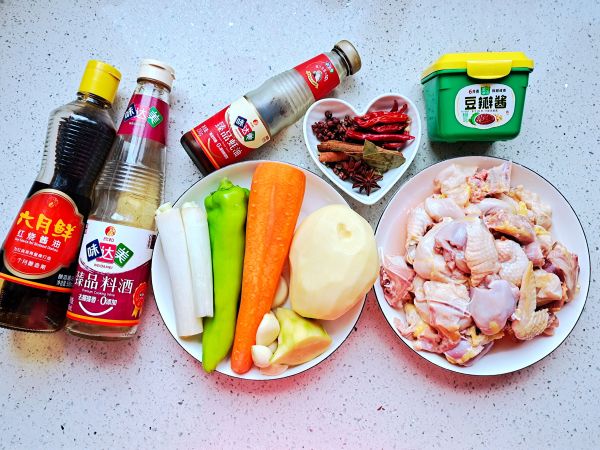 家常土豆炖鸡块