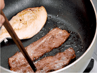 香煎鸡肉培根浓汤怎么做?