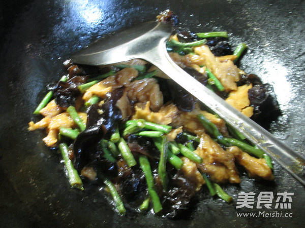 黑木耳带豆煮烤麸