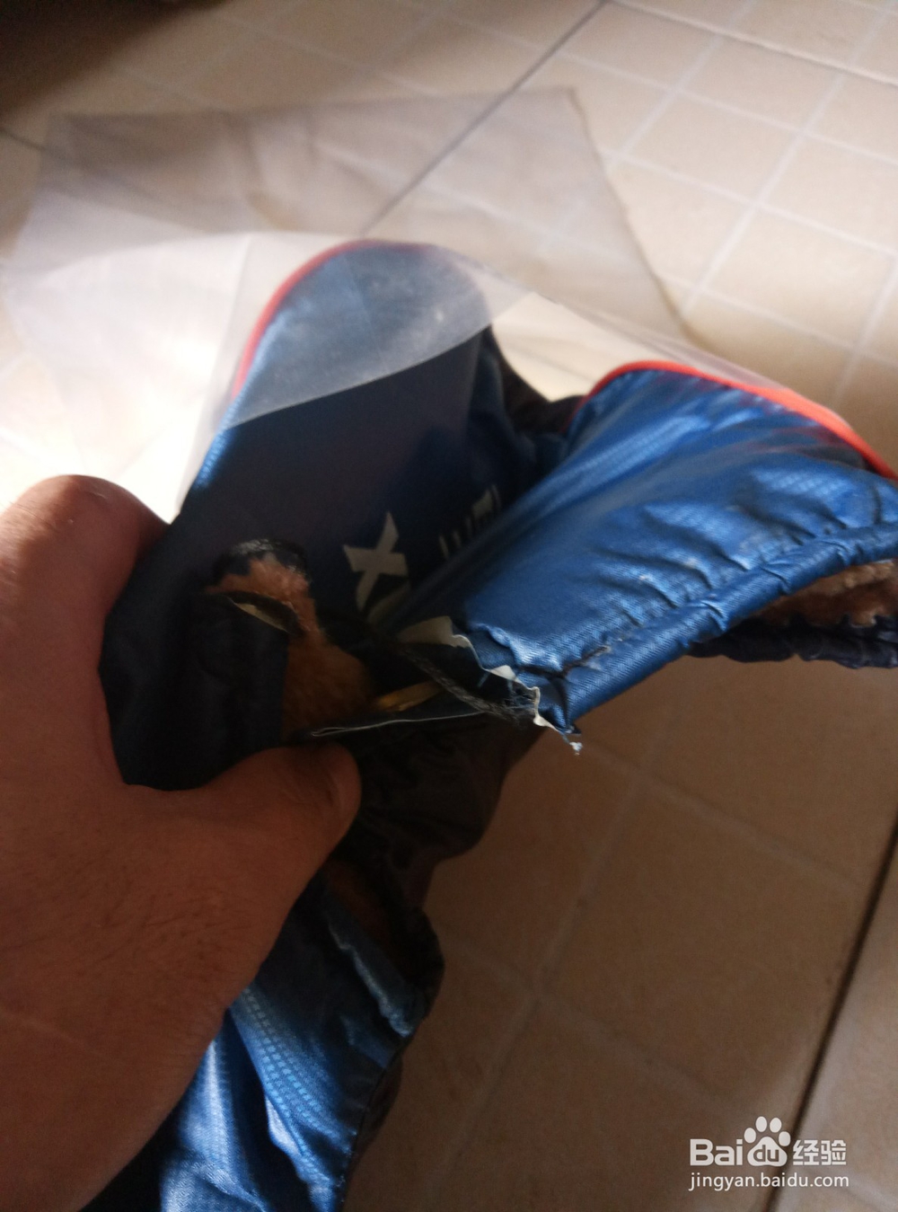 怎样给电瓶车安装防水手套