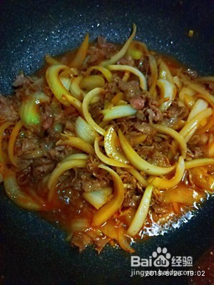 简单的洋葱炒牛肉,吃了还想吃。