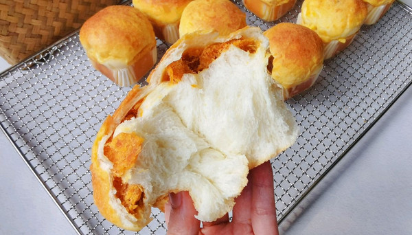 肉松酥皮小面包