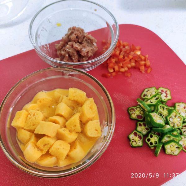 牛肉秋葵彩椒炒馒头