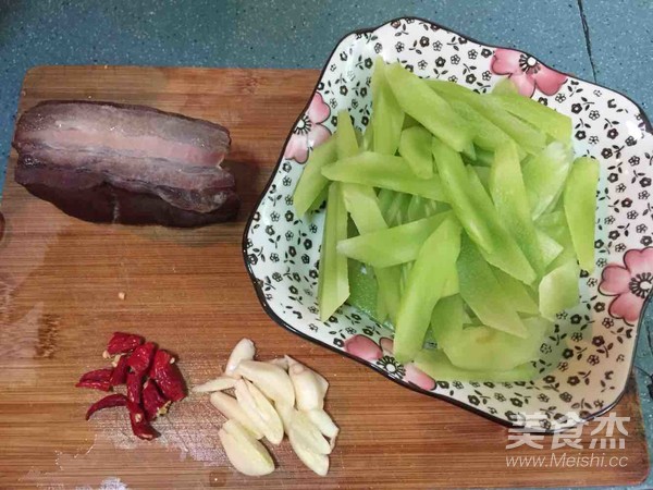 腊肉炒莴笋的做法
