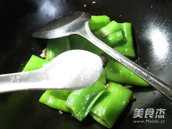 肉末炒尖椒的做法