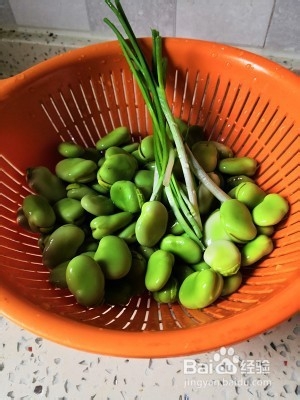 食补养生葱香蚕豆的做法