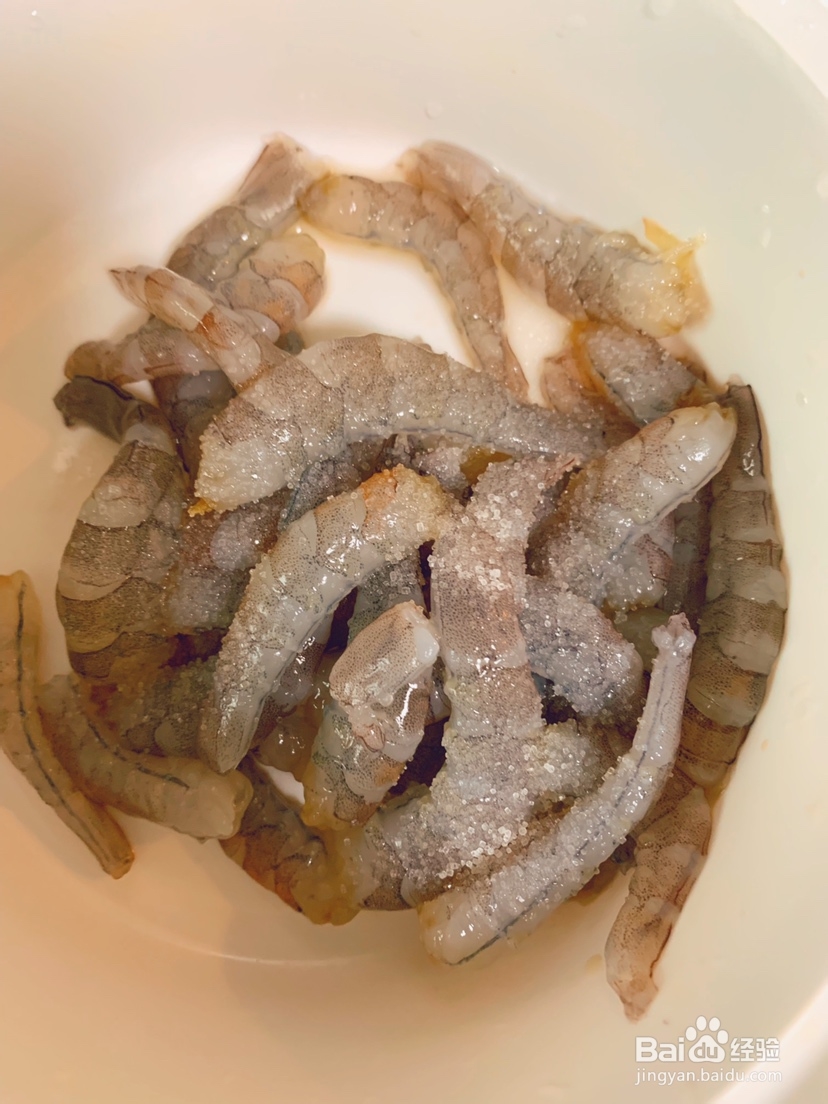 酥到掉渣的圆白菜虾包