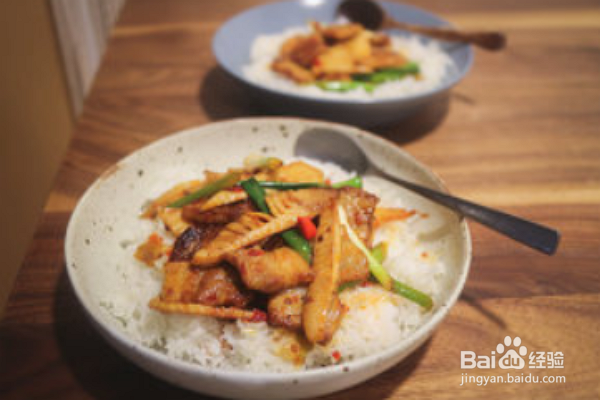 如何做美味的五花肉炒春笋