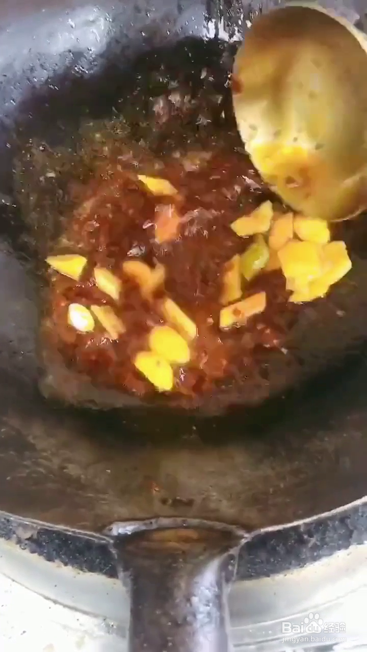 如何制作好吃土豆烧鸡爪？