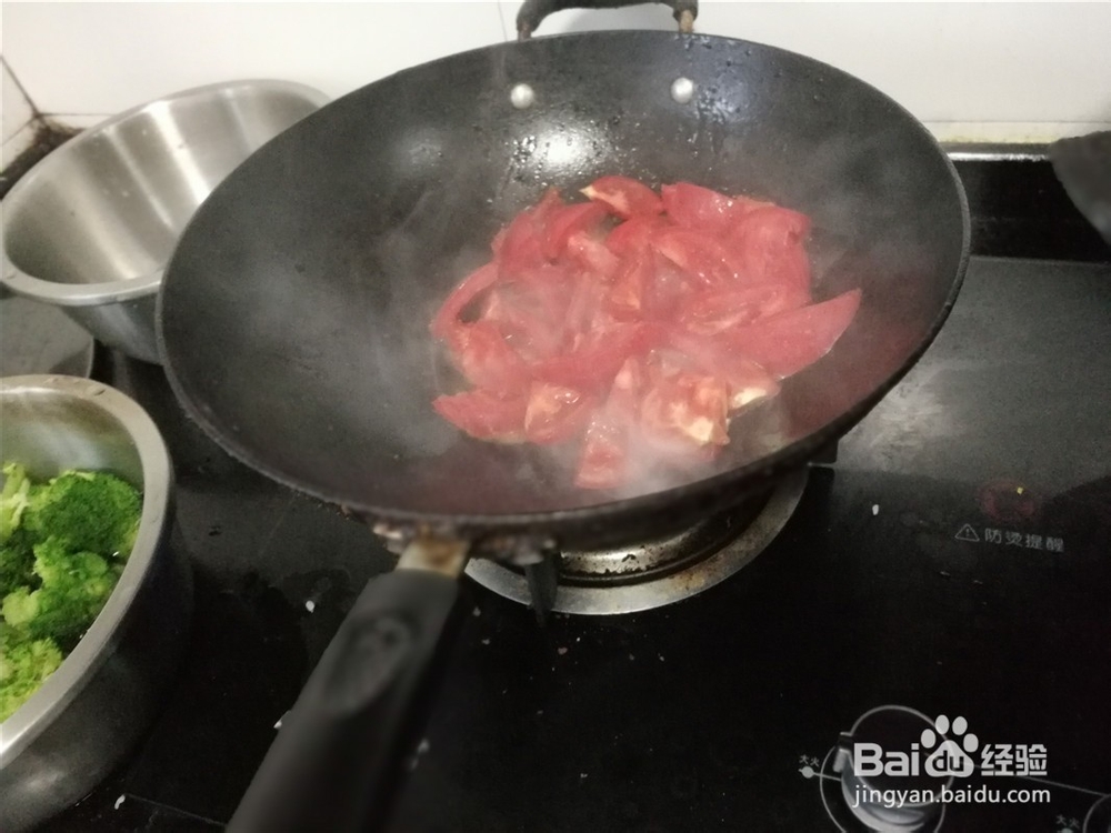 鸡蛋饼盖浇西红柿