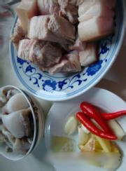 墨鱼焖五花肉