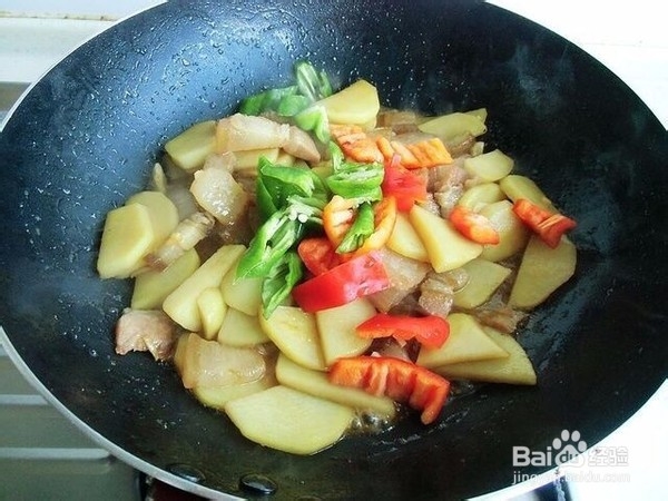 土豆焖咸肉怎么做？