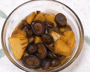 养生食补香菇板栗烤竹笋的做法