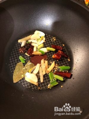 养生食补香辣笋子烧牛肉的做法