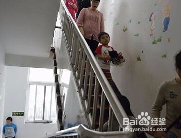 儿童自闭症的表现症状。如何缓解孩子的自闭？