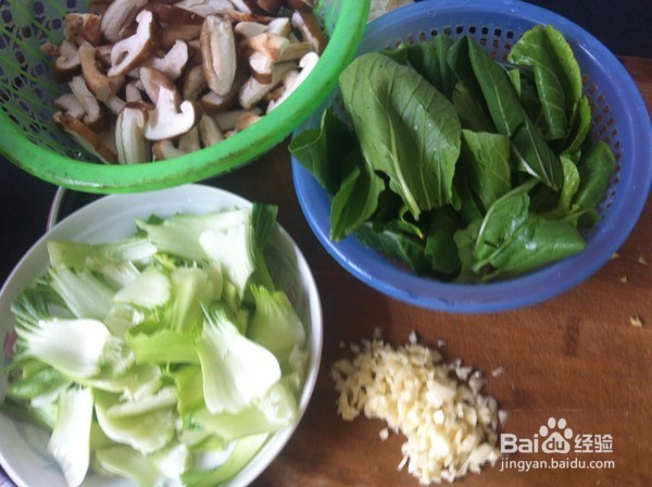 香菇炒菠菜家常做法，怎么做好吃又营养？